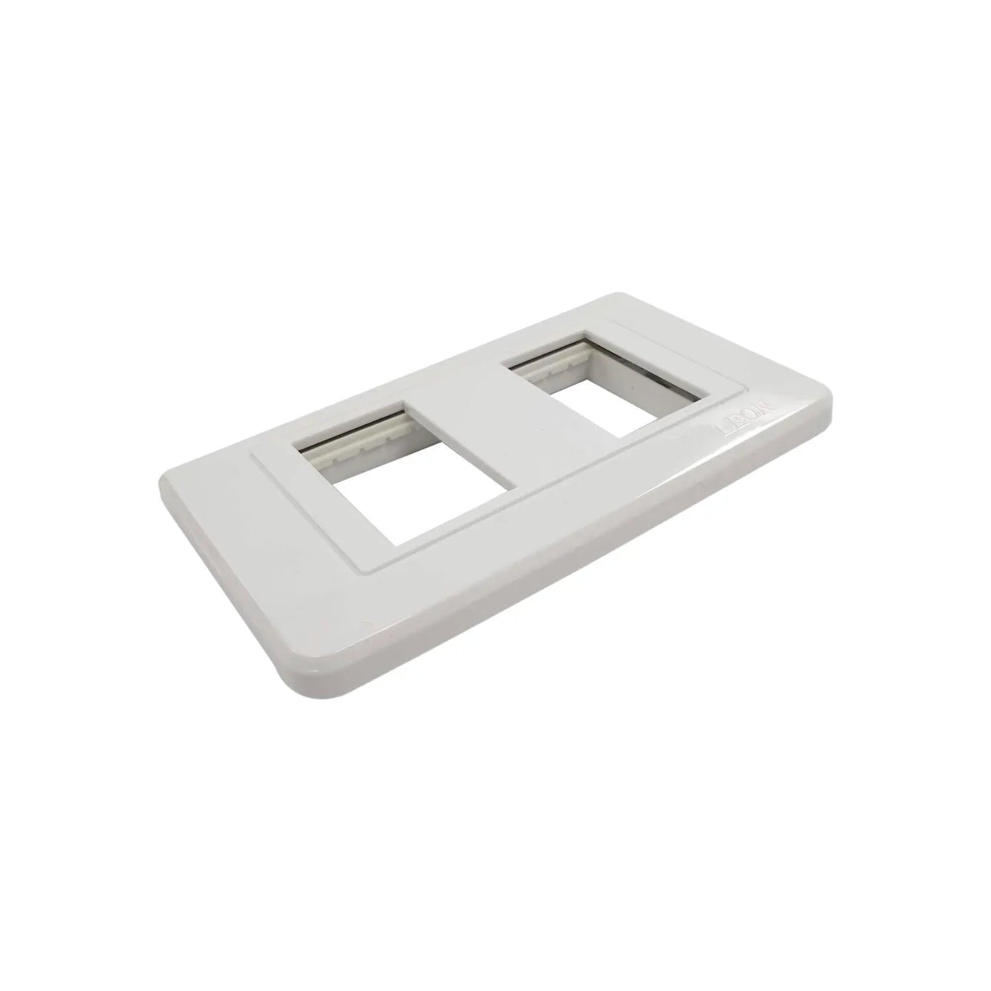 Placa eléctrica blanca de dos ventanas para módulos e interruptores, marca León.