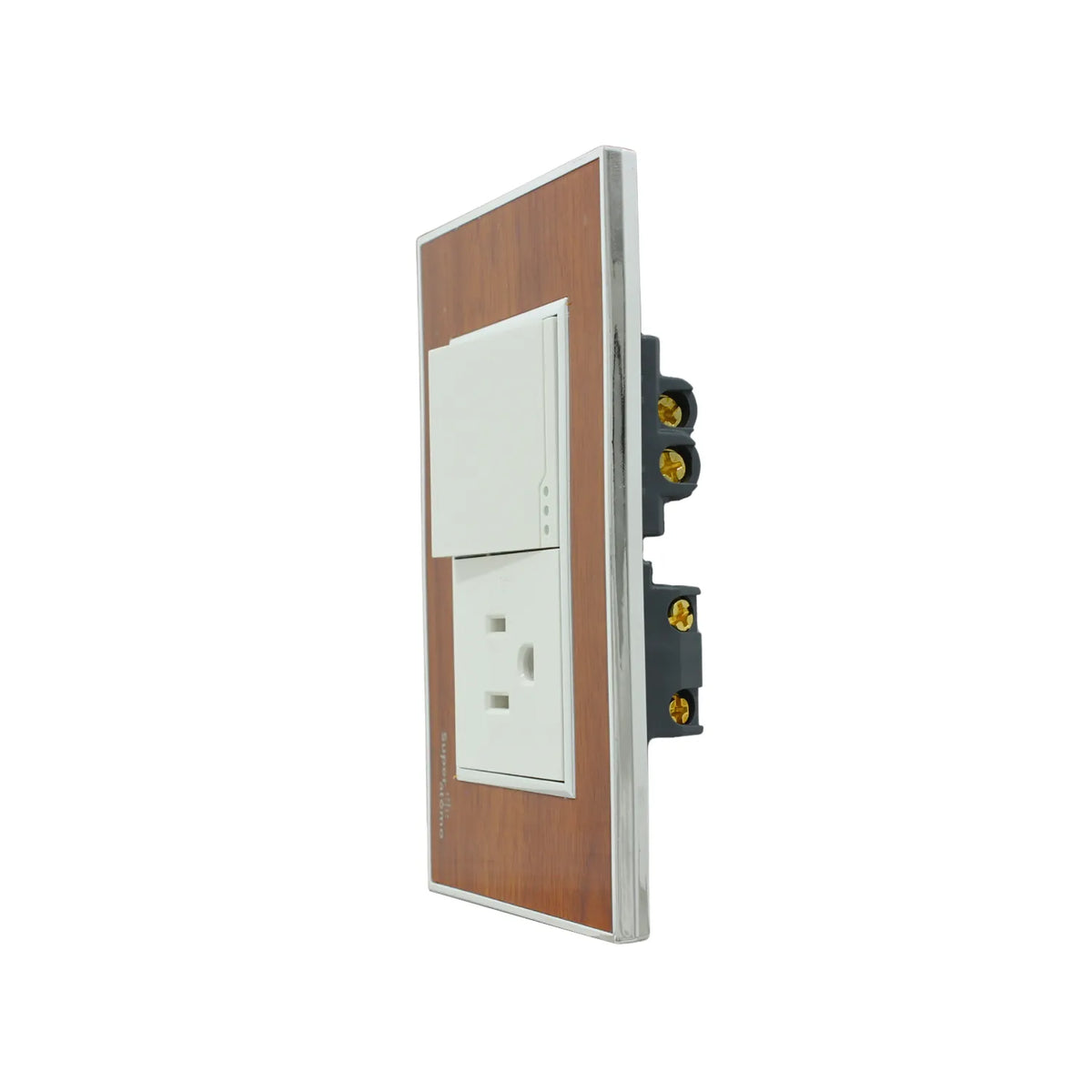 Interruptor y tomacorriente Superatomo con placa acabado madera y borde plateado para instalaciones eléctricas