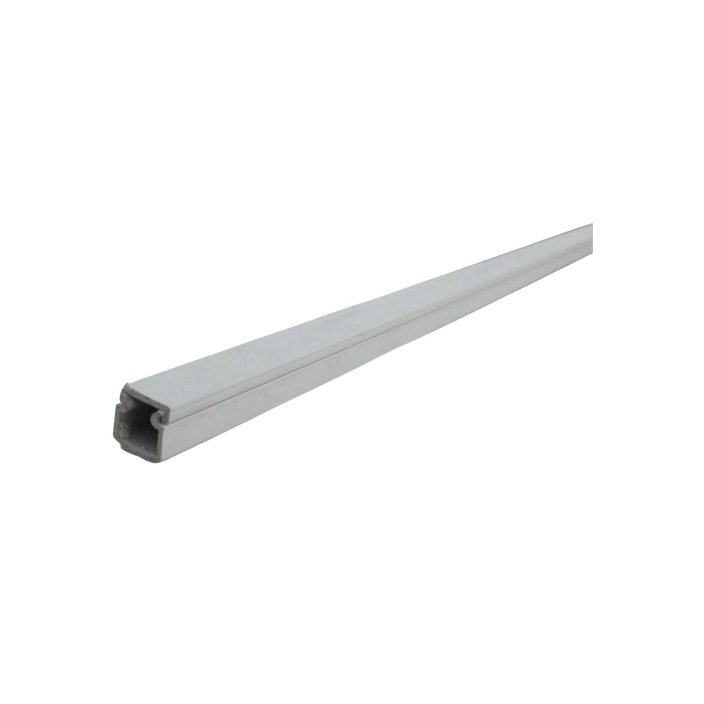 Canaleta de PVC gris claro para gestión de cables eléctricos, perfil rectangular abierto