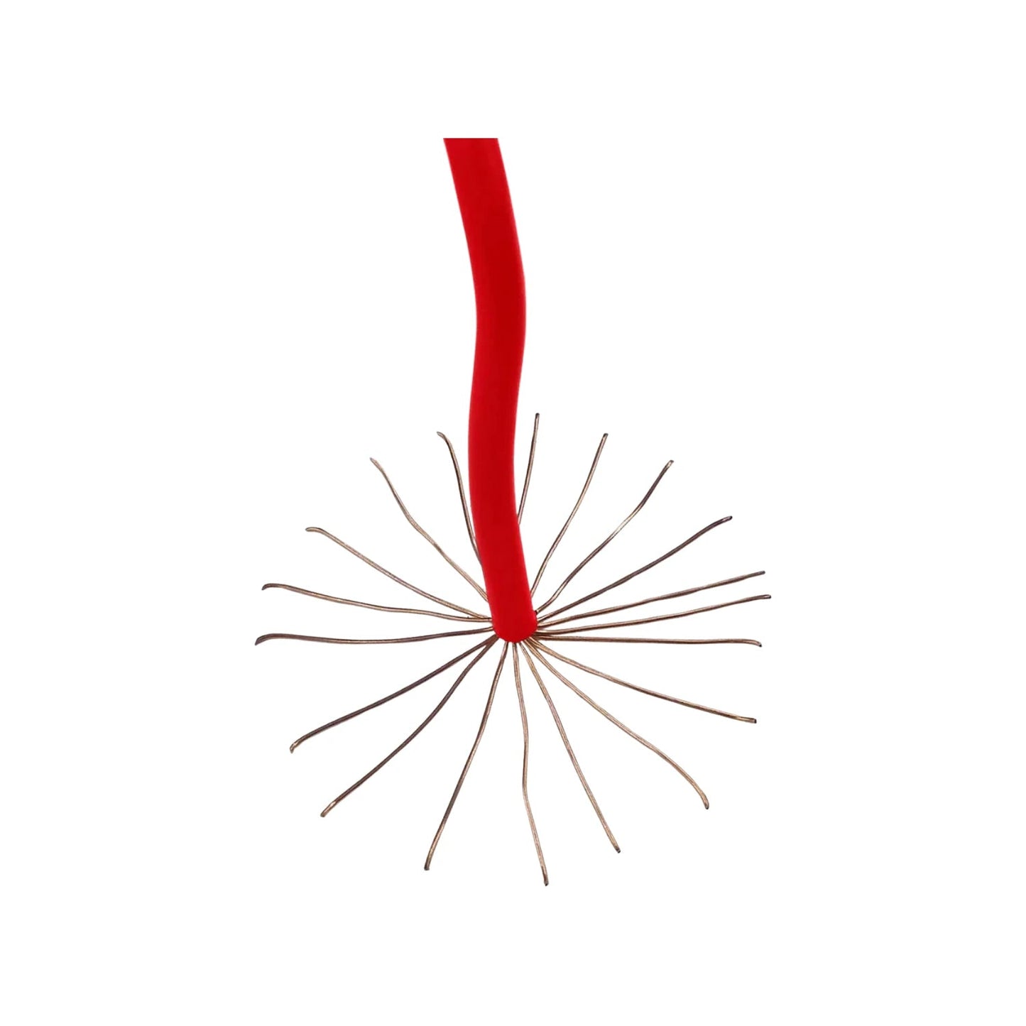 Cable de cobre flexible rojo, con aislamiento pelado revelando múltiples hebras conductoras