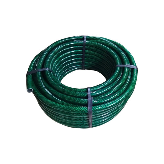 Manguera verde tramada enrollada para jardín, resistente para riego y uso doméstico.