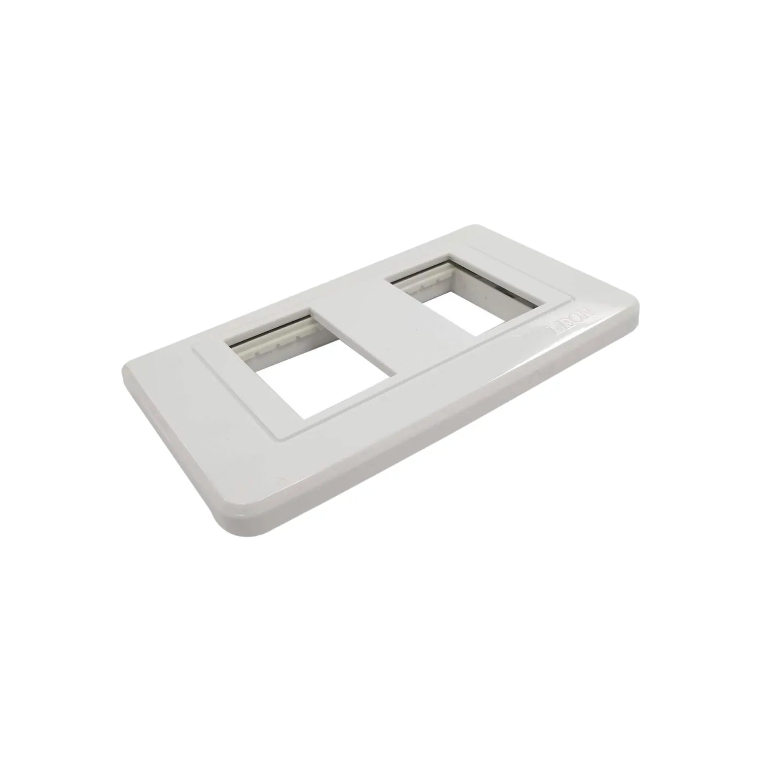 Placa eléctrica blanca de dos ventanas para módulos e interruptores, marca León.