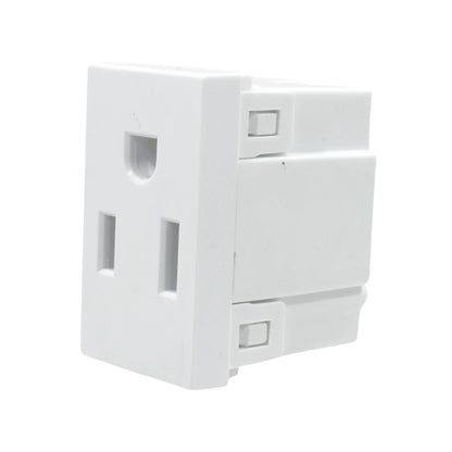Contacto eléctrico aterrizado blanco con 3 ranuras, tipo NEMA 5-15R, para uso residencial.