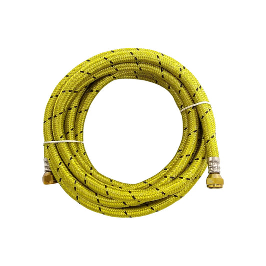 Manguera para gas flexible trenzada amarillo verdoso con patrón negro, enrollada, conectores metálicos para instalación
