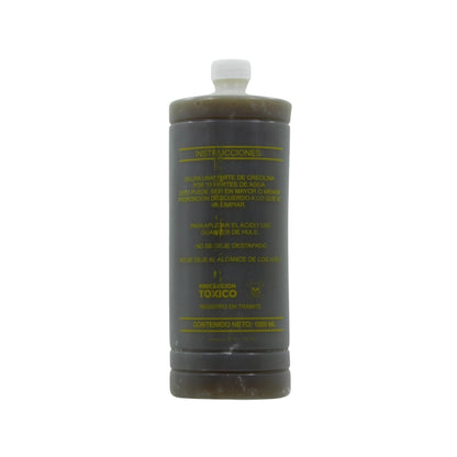 Creolina desinfectante y limpiador concentrado 1 litro, botella oscura con etiqueta de peligro tóxico.