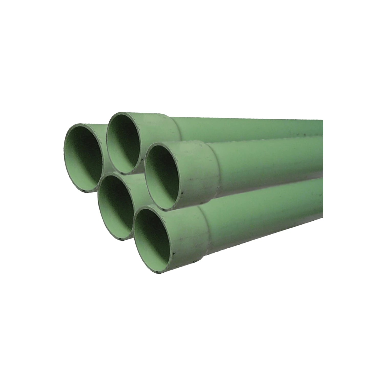 Tubos conduit PVC verdes apilados para instalaciones eléctricas y protección de cableado resistente.