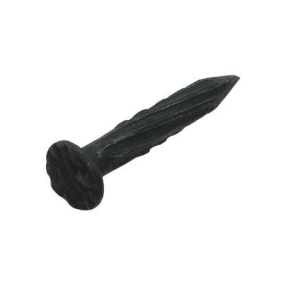 Clavo para concreto negro de 1 pulgada, calibre 8, con cuerpo estriado y cabeza plana para fijaciones robustas