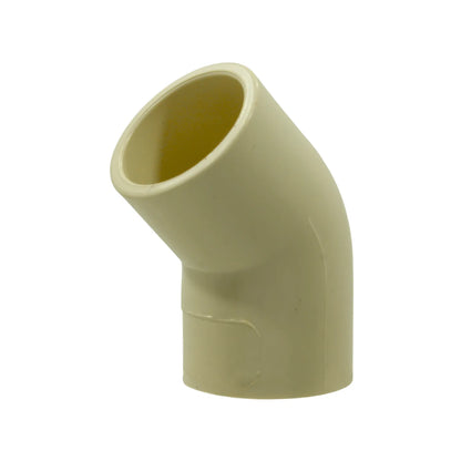 Codo de tubería CPVC 45 grados, fitting para conexiones de plomería y agua, color crema.