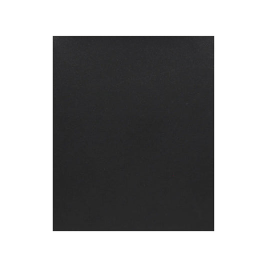 Hoja de lija de agua color negro de grano fino para pulido y acabado en superficies de metal o madera.