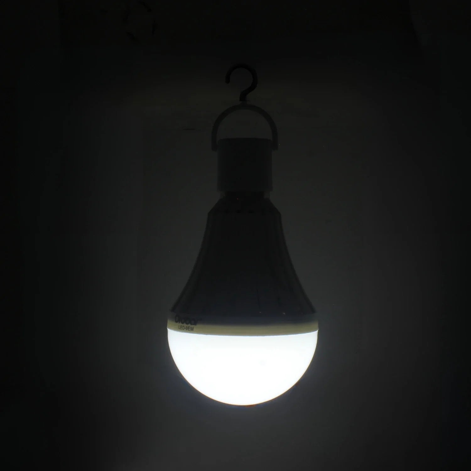 Lámpara recargable 7 W emergencía tipo bulbo Orobar LED-7EM