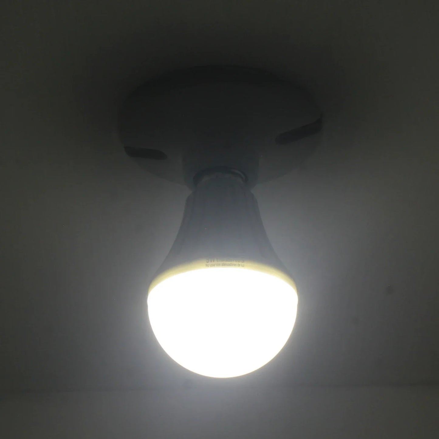 Lámpara recargable 9 W emergencía tipo bulbo Orobar LED-9EM