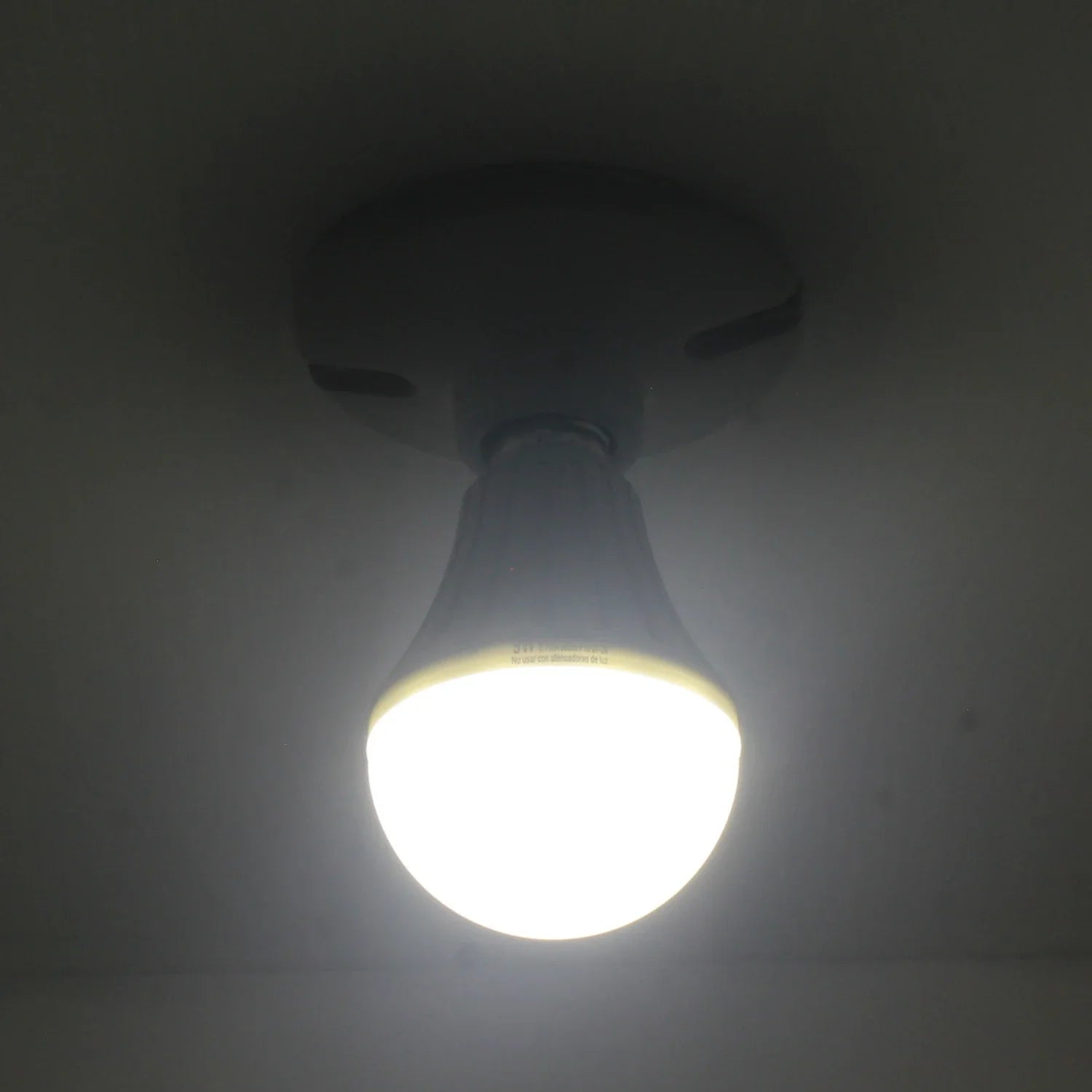 Lámpara recargable 9 W emergencía tipo bulbo Orobar LED-9EM