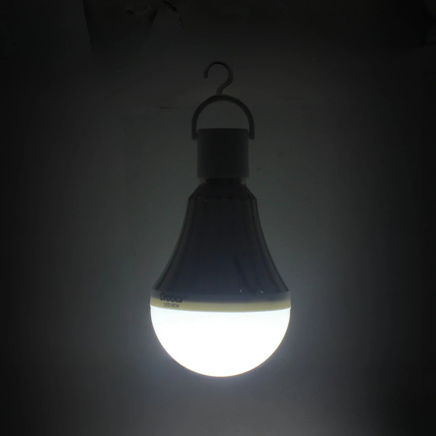 Lámpara recargable 9 W emergencía tipo bulbo Orobar LED-9EM