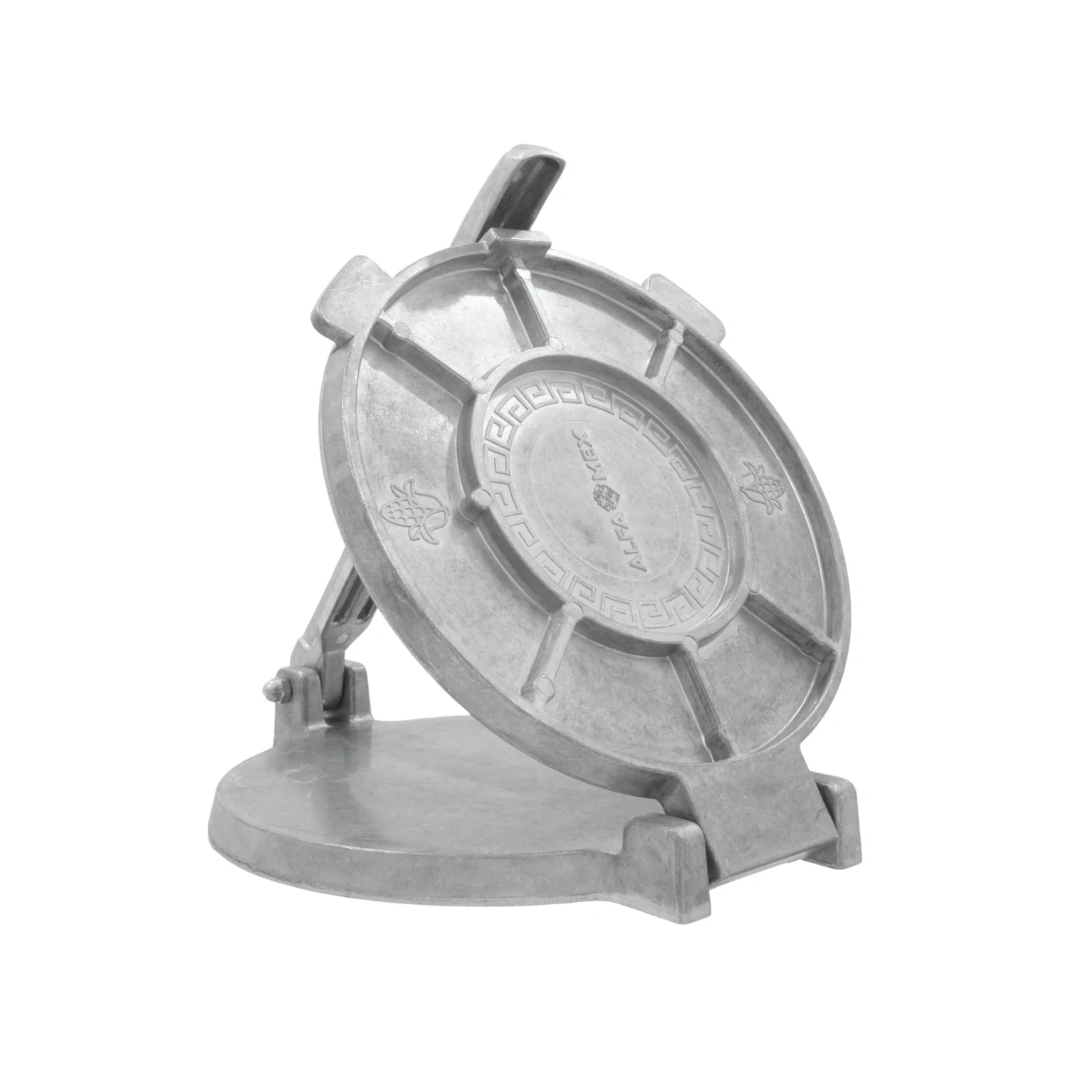 Prensa para tortillas Alfamex de aluminio fundido, abierta, con detalles de maíz y patrón griego, color plata.