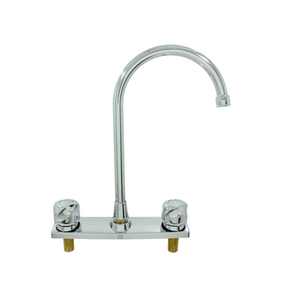 Mezcladora de fregadero cromada con doble maneral, cuello de ganso alto y base para instalación en cubierta.