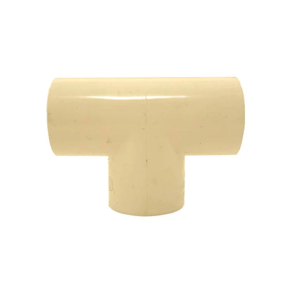 Conexión Tee CPVC de 3/4" (19mm) color beige para unir tuberías de agua caliente y fría en plomería