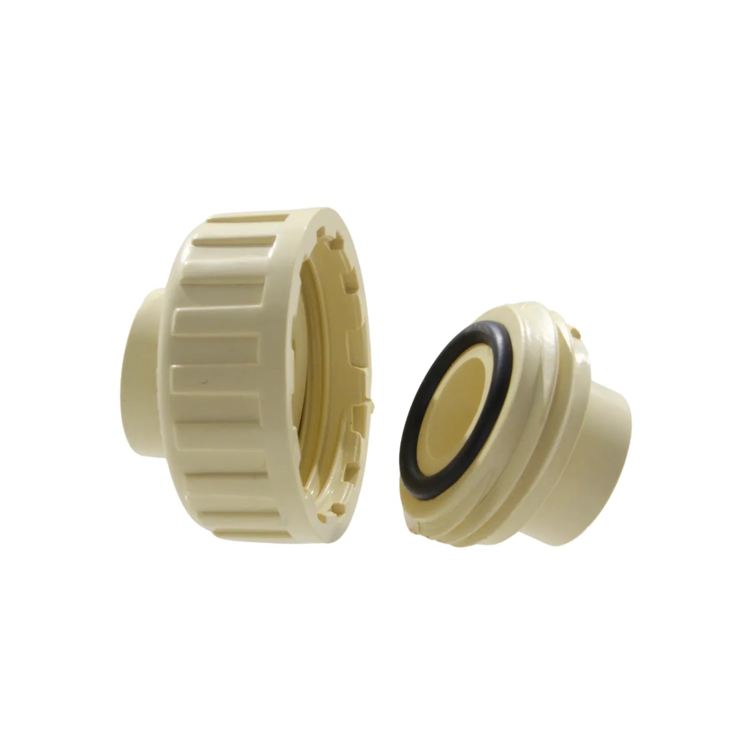 Tuerca unión CPVC 1/2 pulgada beige, con O-ring de sellado, desmontada para conexión de tuberías.
