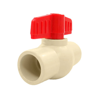 Válvula esfera CPVC 1/2 pulgada para tubería de agua fría, conexión soldadura en frío, cuerpo beige, manija roja