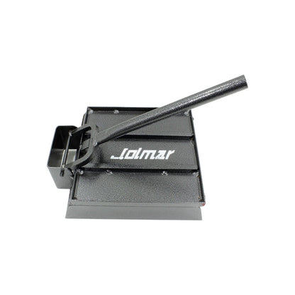 Prensa tortilladora manual Jolmar gris texturizado, tamaño chico para cocina doméstica.