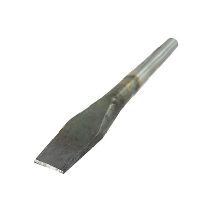 Cincel de acero plano con filo recto, herramienta robusta para corte y desbaste de metal y mampostería.