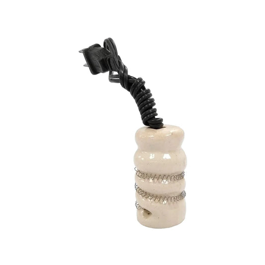 Calentador eléctrico portátil de porcelana, resistencia en espiral, cable y enchufe negro.