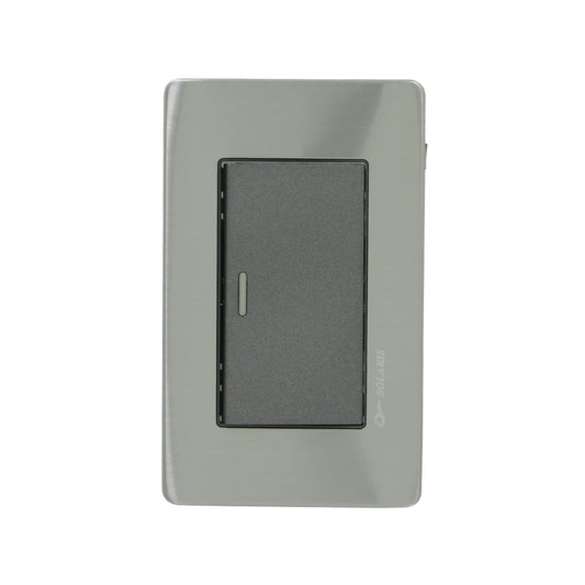 Placa de apagador simple Solaris, gris metálico cepillado, con interruptor negro.