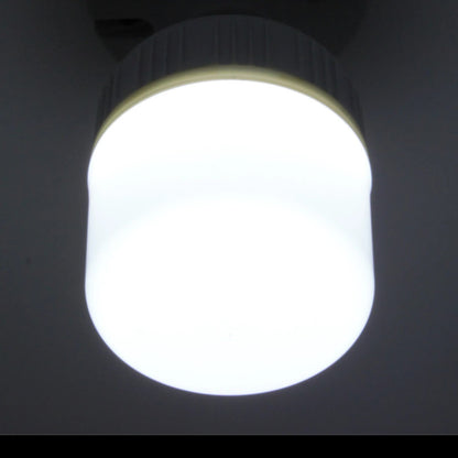 Foco LED de iluminación con potente luz blanca fría encendida, ideal para ferreterías o talleres