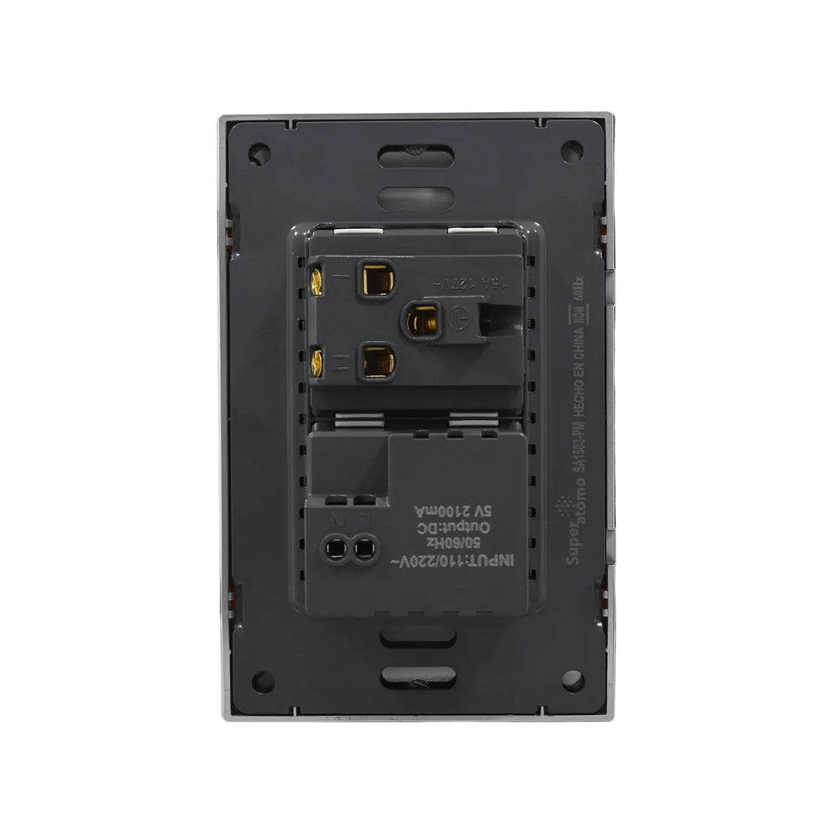 Vista trasera de contacto eléctrico con puerto USB Super átomo, conexiones 15A 127V para instalación en pared gris.