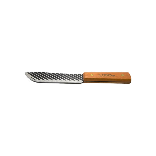 Cuchillo de carnicero marca Lobo con hoja de acero inoxidable y mango de madera, patrón de rayas diagonales