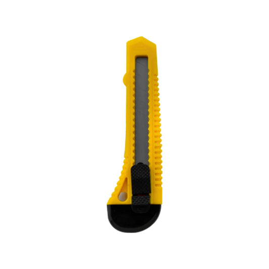 Cúter amarillo y negro con hoja de acero segmentada retráctil, ideal para cortes precisos en ferretería.