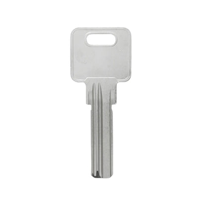 Llave en bruto de metal plateado con cabeza cuadrada y perfil acanalado para duplicado de cerraduras y cerrajería.