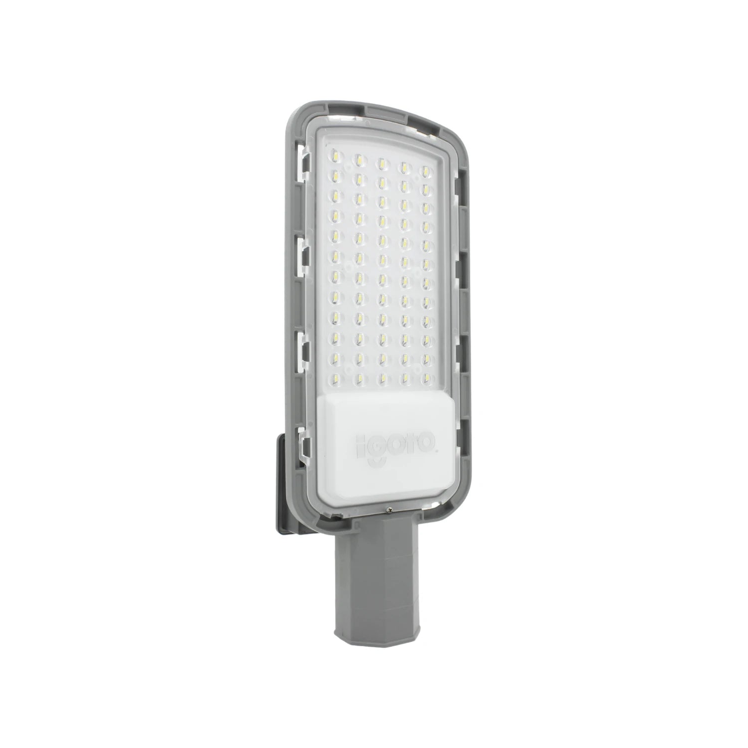 Reflector LED Igoto 50W gris con fotocelda, para iluminación exterior y alumbrado público.