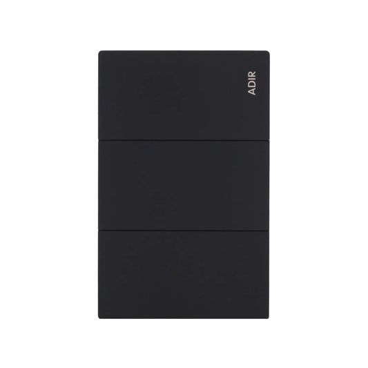 Apagador triple marca Adir color negro mate de diseño moderno y minimalista para instalaciones eléctricas