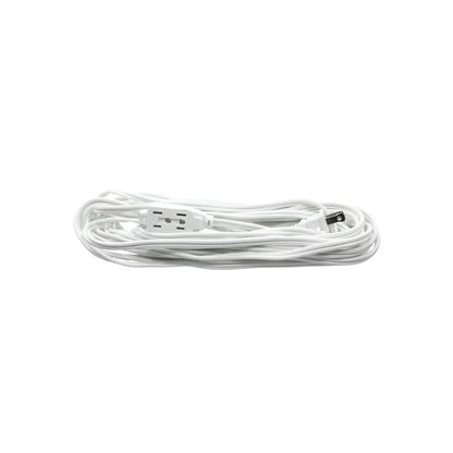 Cable de extensión blanco enrollado con 3 tomas polarizadas y enchufe de 2 clavijas para interiores.