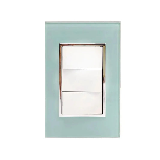 Interruptor triple de pared con placa de cristal color verde menta y marco cromado para instalaciones eléctricas residenciales